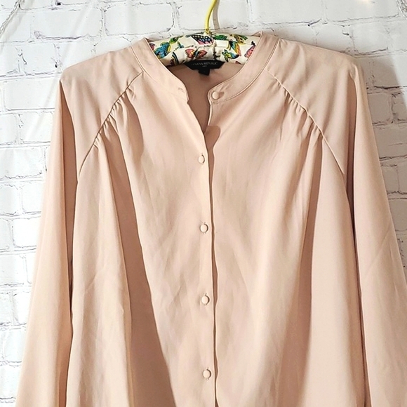 Banana Republic Beige Neutral Tone Satin Statement Sleeve Button Down Top Size M - Picture 7 of 15